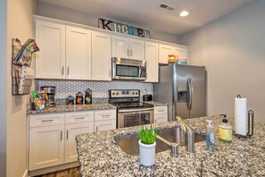 Interior - Updated Apt: 1 Mi to Western Kentucky University! (Bowling Green)