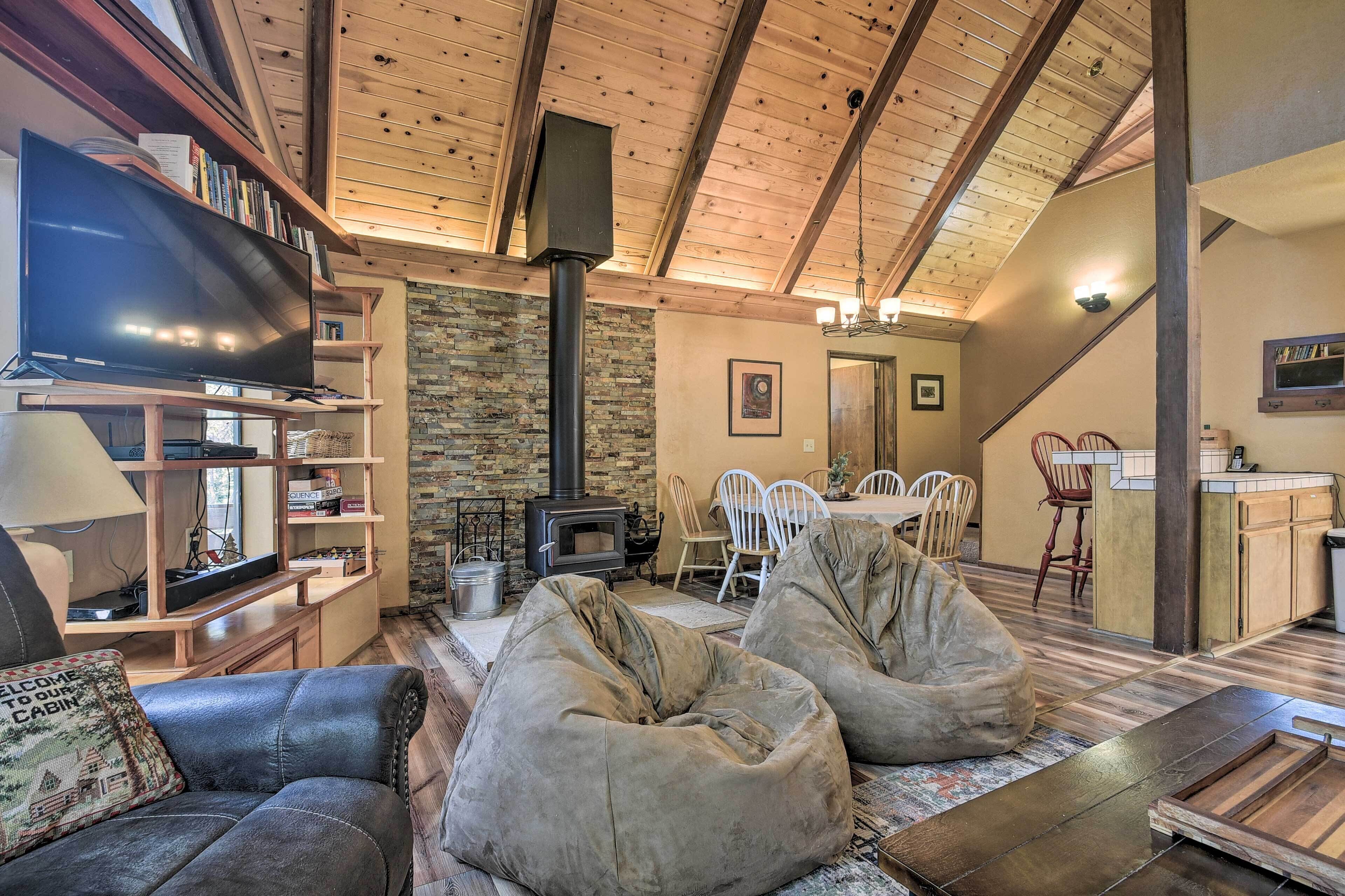 Updated 'tree House' Pine Mtn Club Cabin by Trails