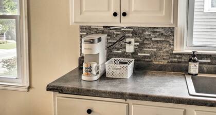 Ideal Green Bay Home < 3 Mi to Lambeau Field!