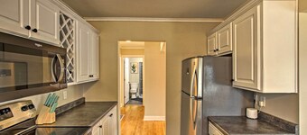 Ideal Green Bay Home < 3 Mi to Lambeau Field!