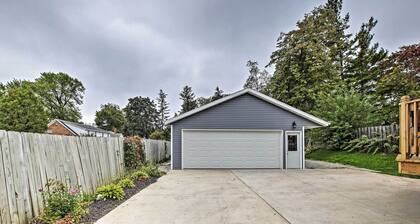 Ideal Green Bay Home < 3 Mi to Lambeau Field!