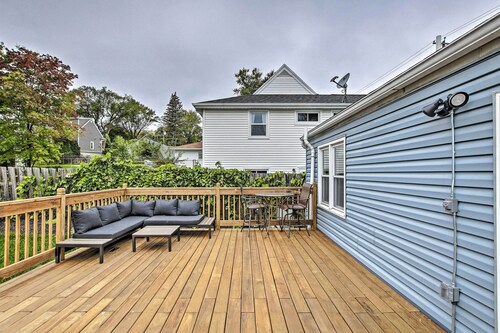 Ideal Green Bay Home < 3 Mi to Lambeau Field!