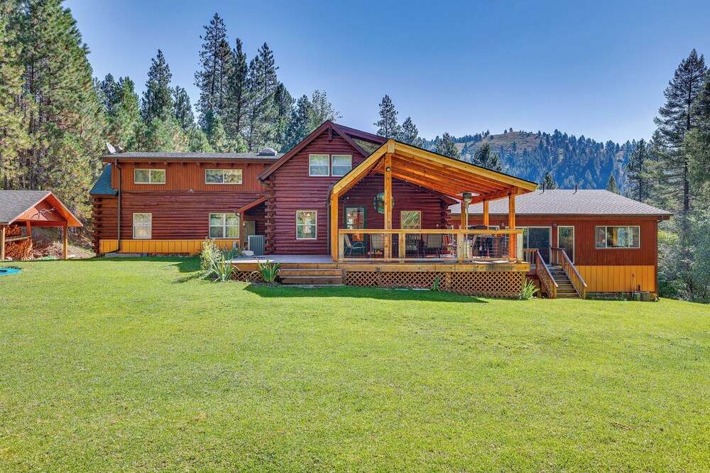 Mountain Cabin w/ Pool at Flowing Springs Ranch!