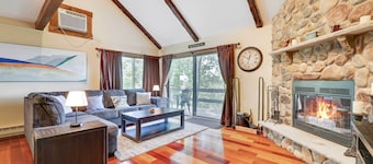 Cozy Camelback, Pocono Retreat w/ Mountain Views!