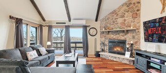 Cozy Camelback, Pocono Retreat w/ Mountain Views!