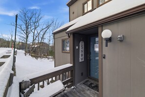 Interior - Cozy Camelback, Pocono Retreat w/ Mountain Views! (Tannersville)