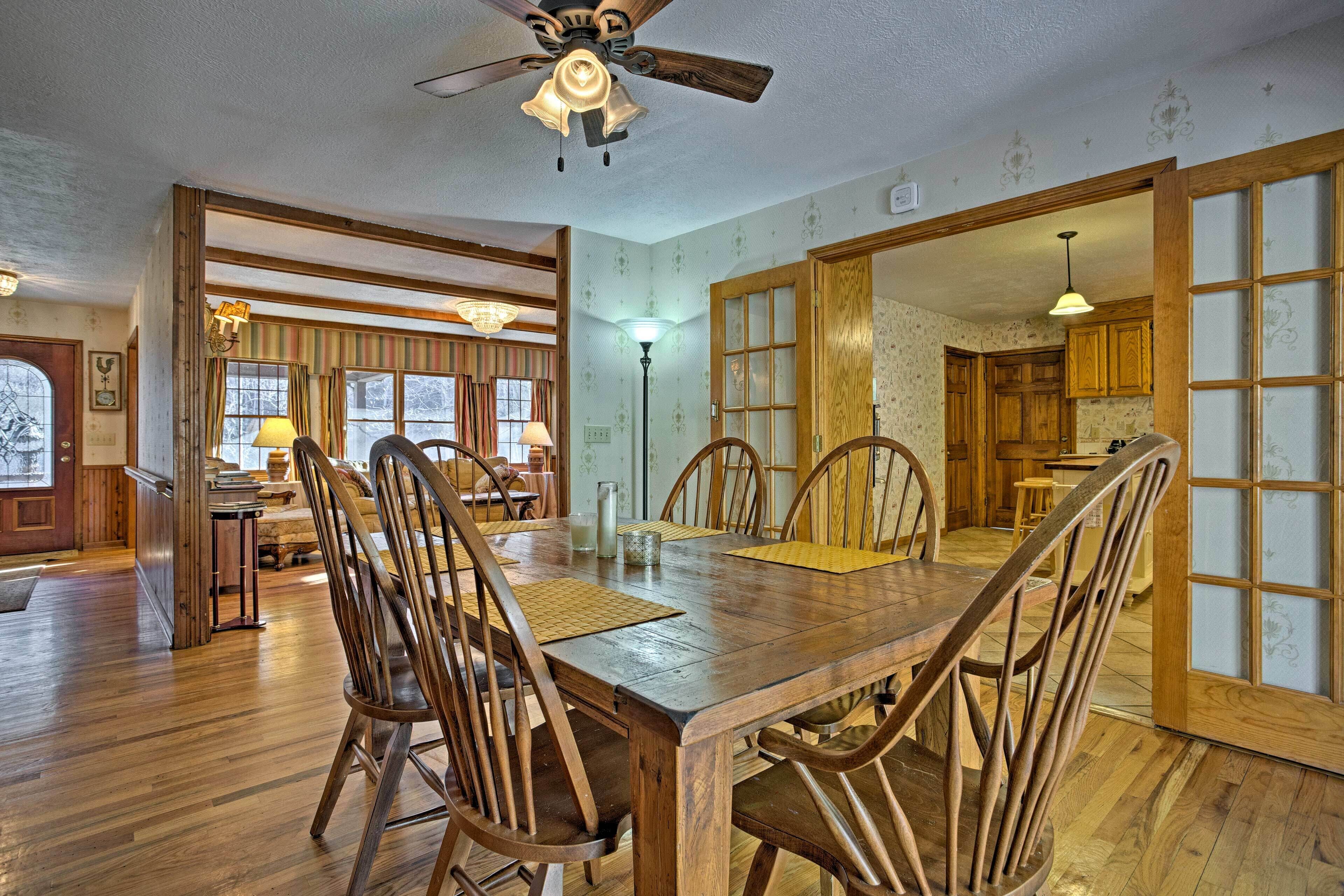 'emerald Gate Farm' Cabin Nestled on 13 Acres!