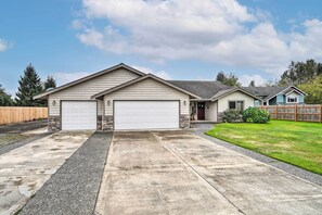 House (4 Bedrooms) | Interior - Upscale Home w/ Indoor Sauna on Sunset Pond! (Ferndale)