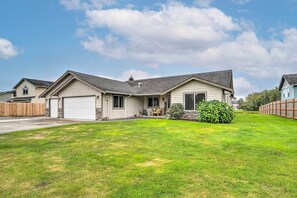 House (4 Bedrooms) | Interior - Upscale Home w/ Indoor Sauna on Sunset Pond! (Ferndale)