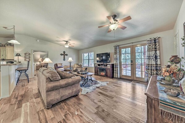 House (3 Bedrooms) | Interior