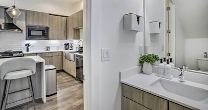 Newly-built Luxury Galleria Area Townhome!