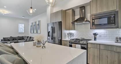 Newly-built Luxury Galleria Area Townhome!