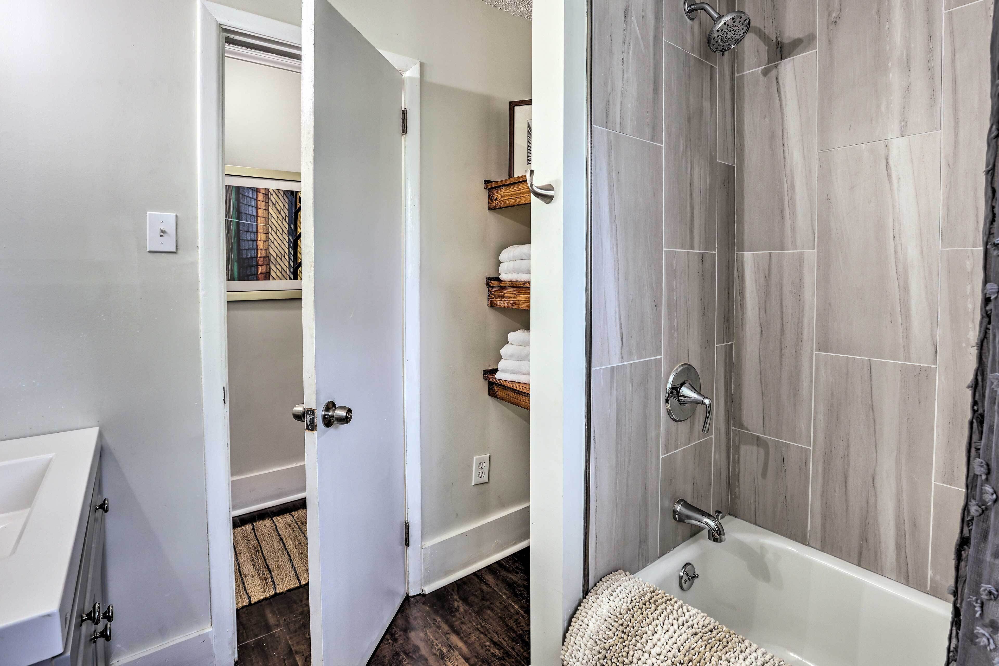 House (4 Bedrooms) | Bathroom | Bathtub
