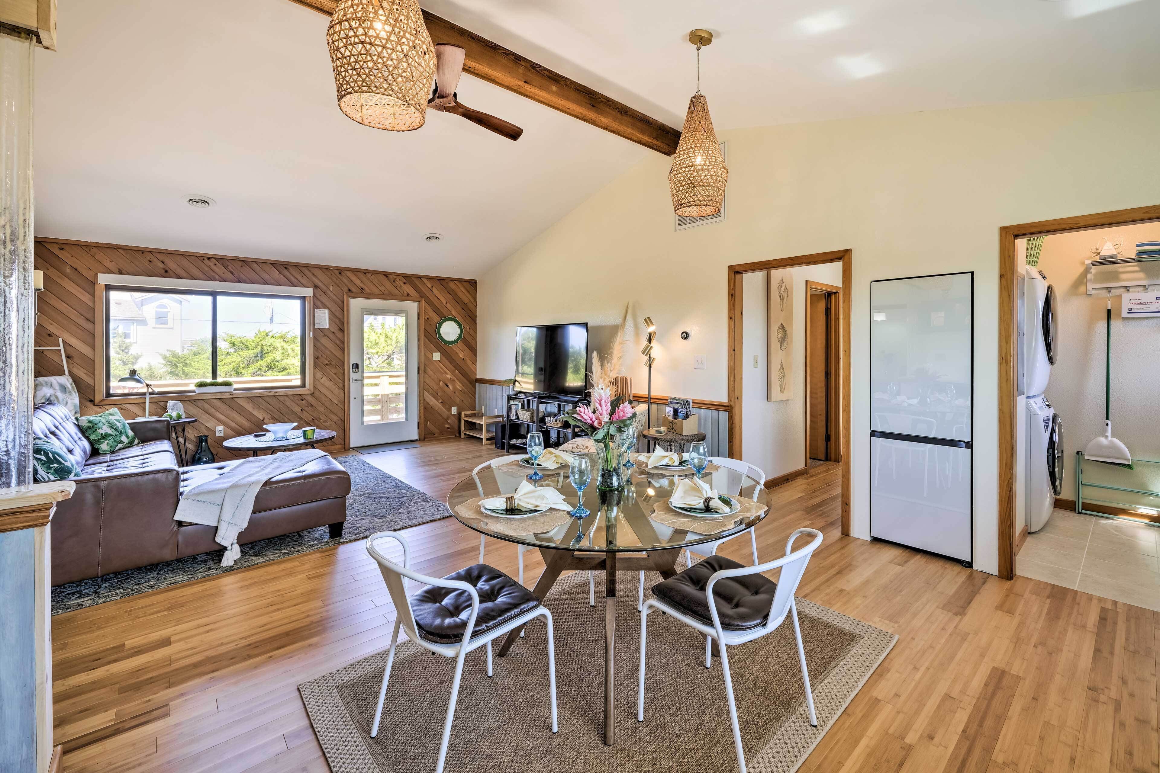 Lovely Avon Home: Walk to Bay & Boat Launch!