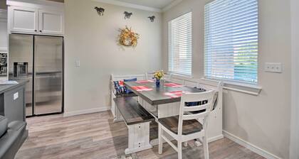 Bright Amarillo Townhome Near Parks & Town!
