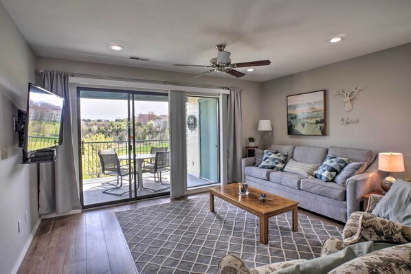 Interior - < 1 Mi to Branson Strip: Condo on Golf Course! (Branson)