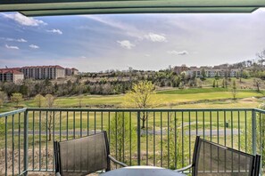Interior - < 1 Mi to Branson Strip: Condo on Golf Course! (Branson)