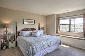 Apartment (2 Bedrooms) | Interior - < 1 Mi to Branson Strip: Condo on Golf Course! (Branson)