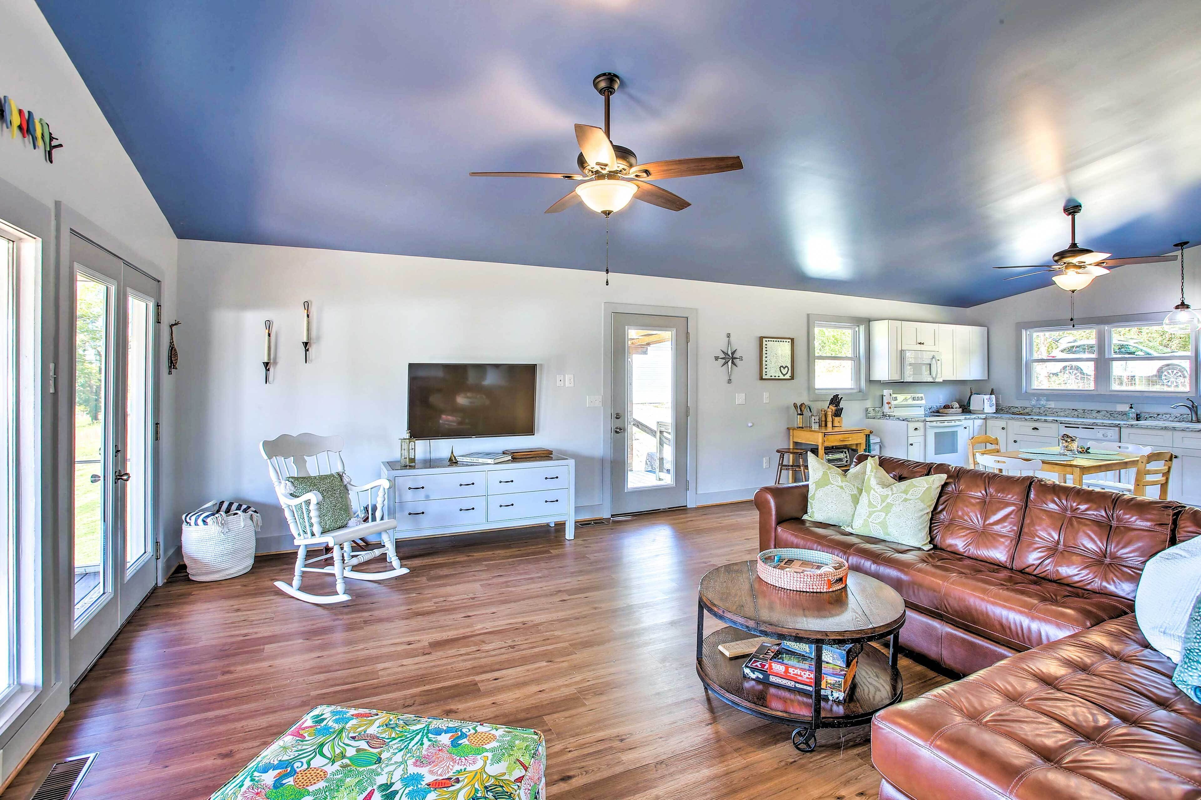 'granvilles Blue Cottage' Porch & River View!