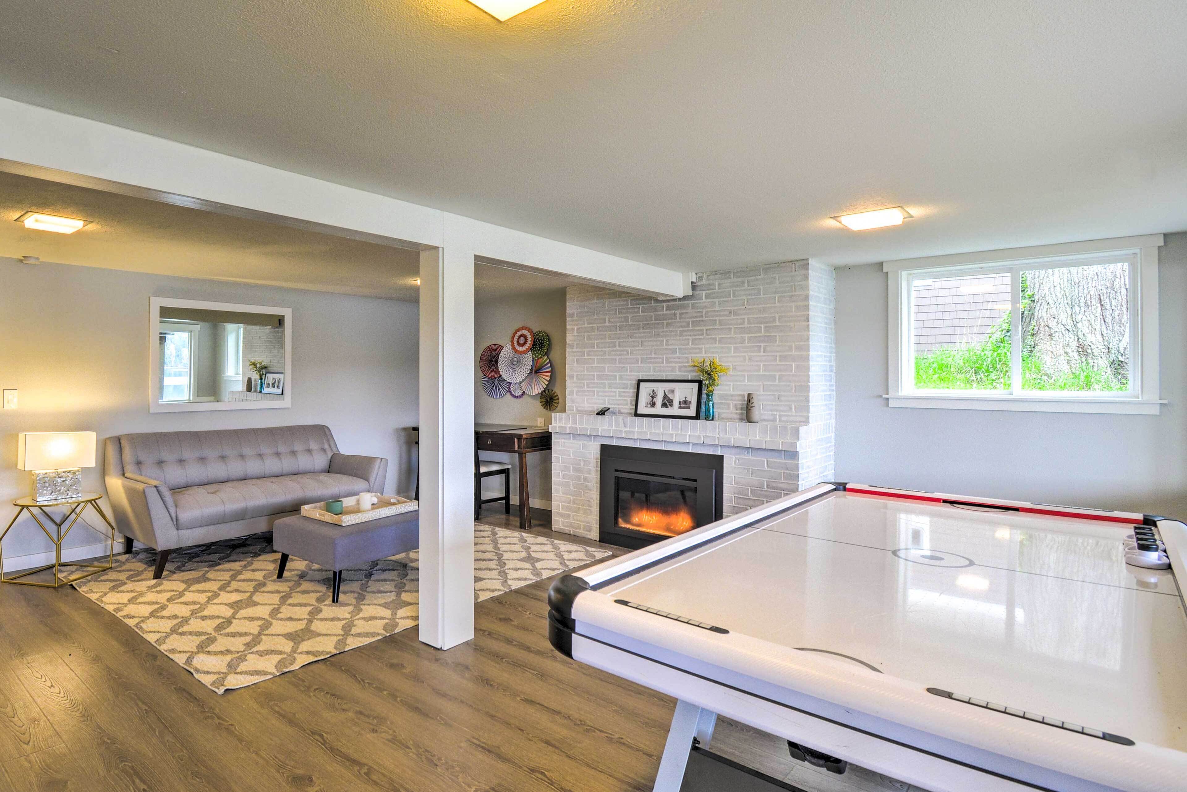 Renovated Kingston Home: Game Room & Deck!