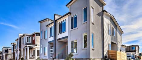 Apartment (3 Bedrooms) | Front of property