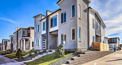 6 Mi to Dtwn Denver: Townhome w/ Patio!