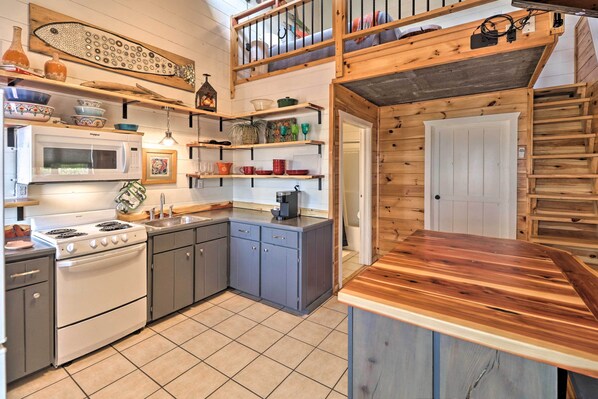 Apartment (0 Bedroom) | Interior - Mountain View Escape - 1 Mile to White River! (Mountain View)