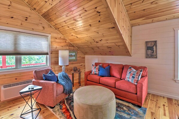 Apartment (0 Bedroom) | Interior - Mountain View Escape - 1 Mile to White River! (Mountain View)