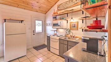 Apartment (0 Bedroom) | Interior