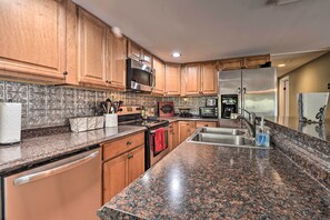 Interior - Cozy Cabin With Sunroom & Cacapon River Access! (Capon Bridge)