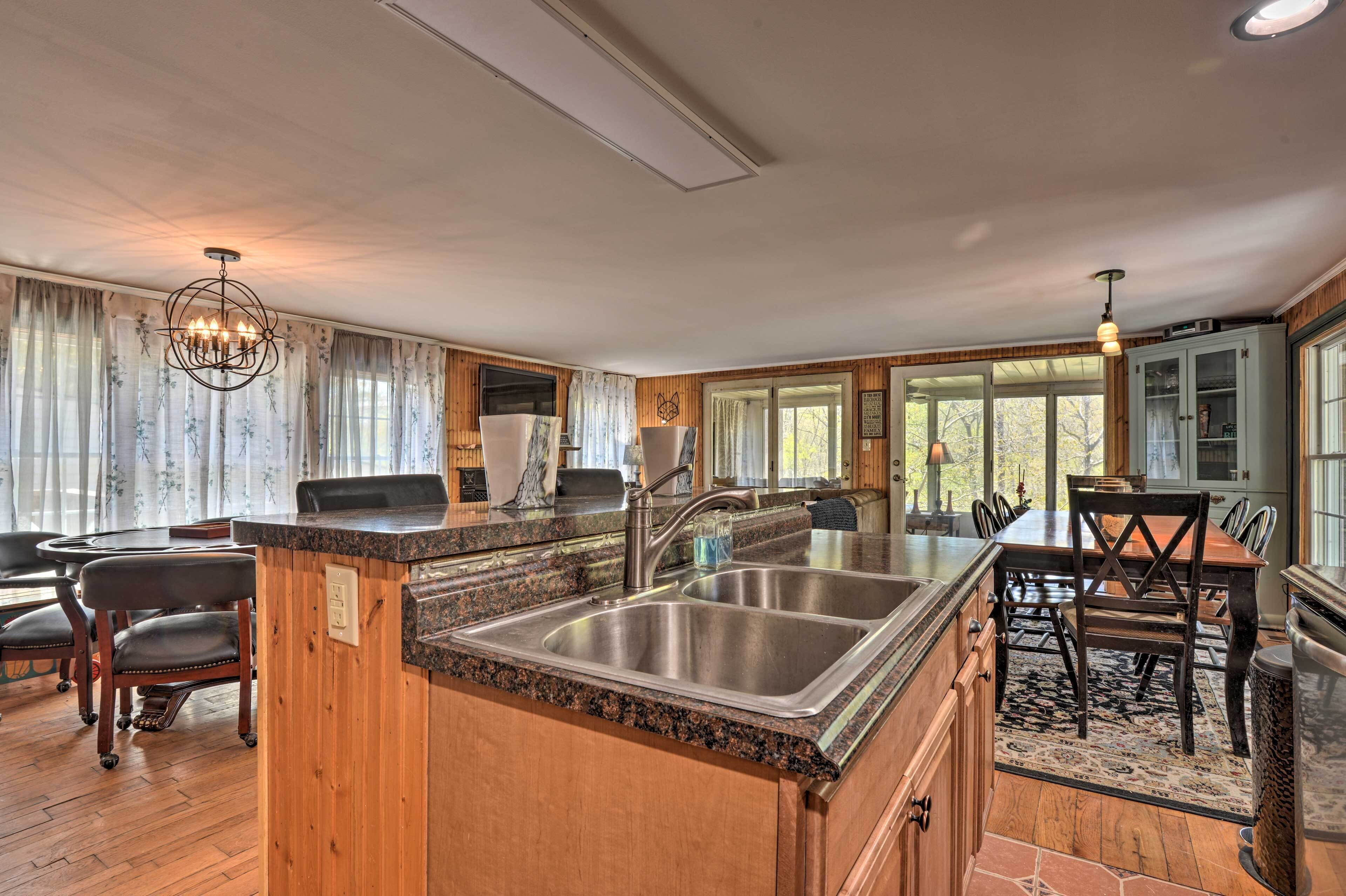 Cozy Cabin With Sunroom & Cacapon River Access!