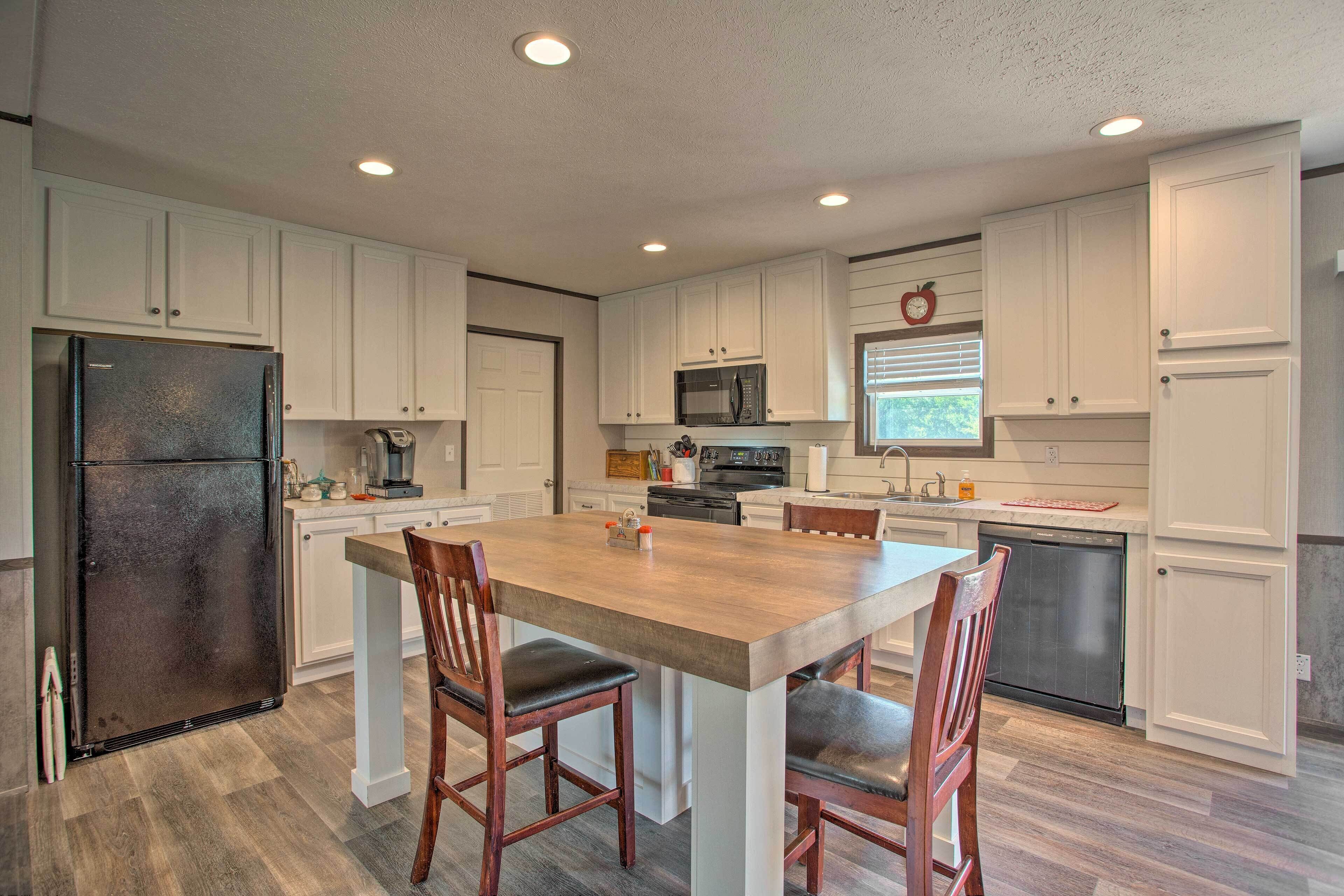 Family-friendly Madill Home: Peaceful Setting