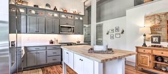 'the Ruebling House': Bright, Modern, & Renovated!