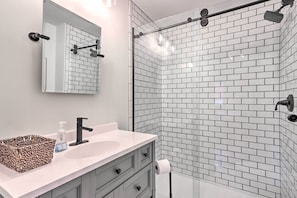 Apartment (2 Bedrooms) | Interior - 'the Ruebling House': Bright, Modern, & Renovated! (Defiance)