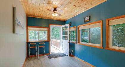 Harpers Ferry Cabin - Walk to Private Lake!