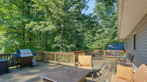 A wooden deck with outdoor furniture, a grill, and a table. - Harpers Ferry Cabin - Walk to Private Lake! (Harpers Ferry)