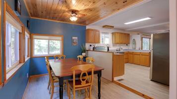 House (3 Bedrooms) | Interior