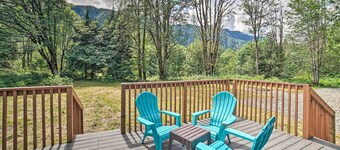 Modern Gold Bar Vacation Rental w/ Mountain View
