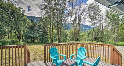 Modern Gold Bar Vacation Rental w/ Mountain View