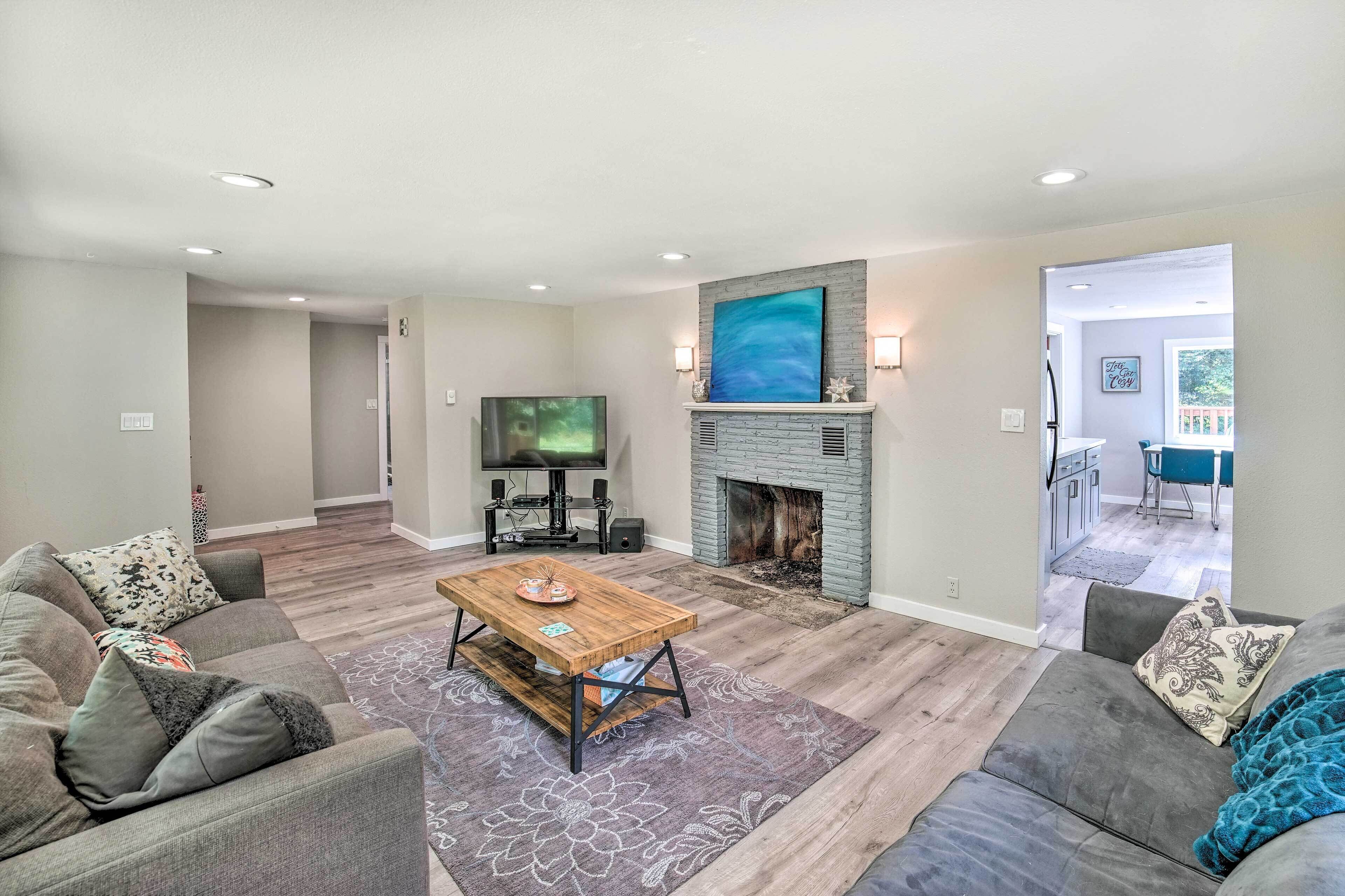 Modern Washington Vacation Rental w/ Mountain View