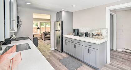 Modern Gold Bar Vacation Rental w/ Mountain View