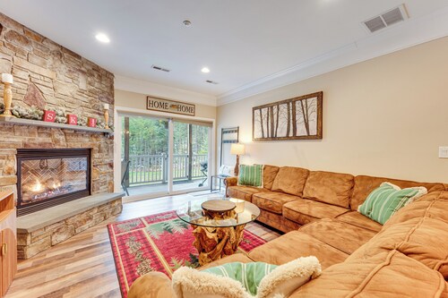 Relaxing Lincoln Condo w/ Fireplace & Shuttle