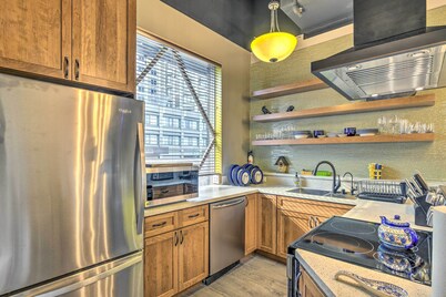 Modern Downtown Apt - Walk to Parks + Cafes!