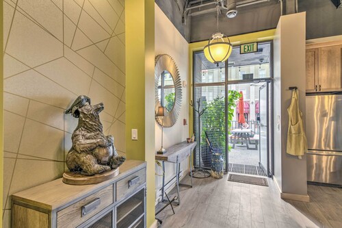 Modern Downtown Apt - Walk to Parks + Cafes!