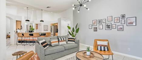 House (4 Bedrooms) | Front of property