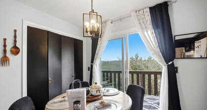 Holiday Island Escape w/ Panoramic Lake Views