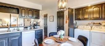 Holiday Island Escape w/ Panoramic Lake Views