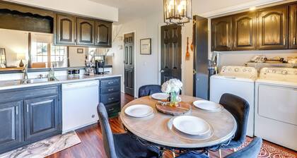 Holiday Island Escape w/ Panoramic Lake Views