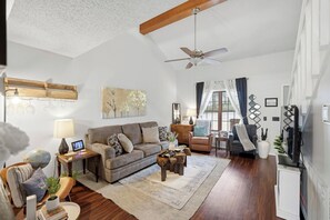 Apartment (2 Bedrooms) | Front of property