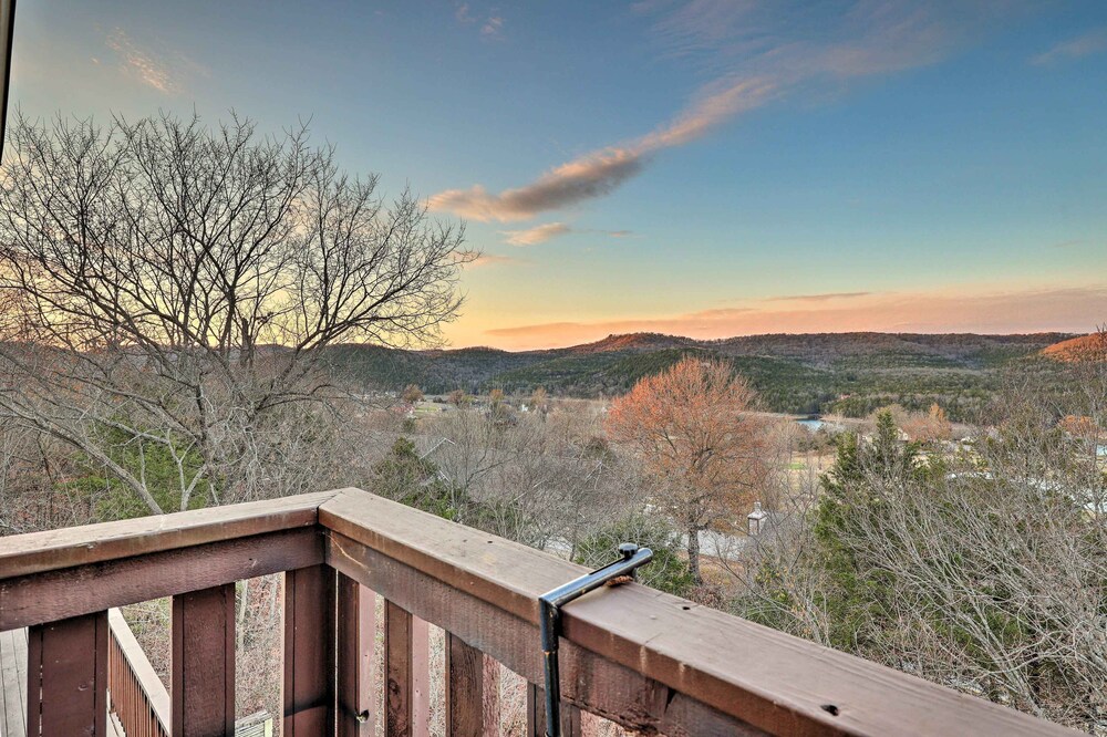 Holiday Island Escape w/ Panoramic Lake Views